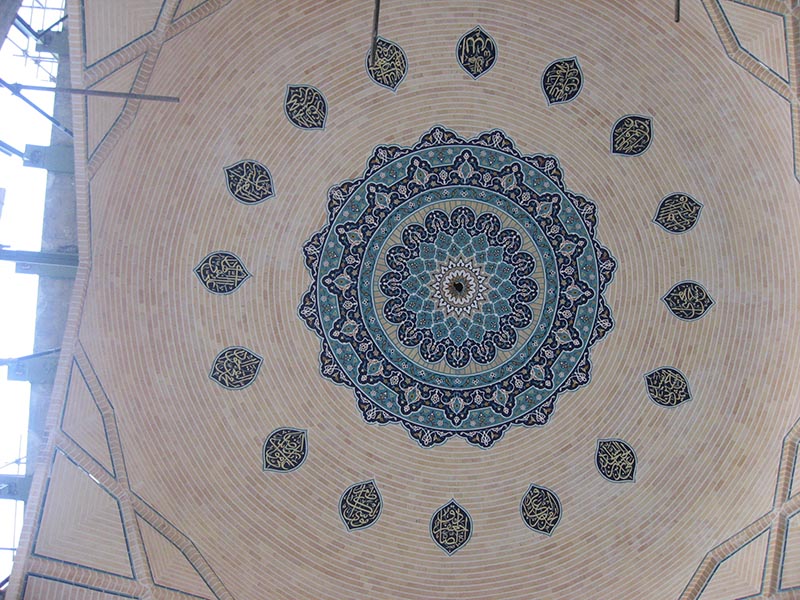 مصلی بزرگ تهران -کاشی کاری معرق 